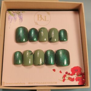 Alternative view of Midnight Moss